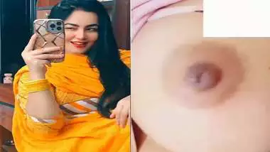 Gorgeous girlfriend white boobs showing to boyfriend