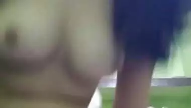 Indian cutie gives a good show